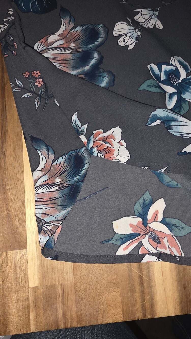 LOFT Petites SP Gray Floral Pocket Scoop Neck Sleeveless Tank Top - Picture 5 of 5